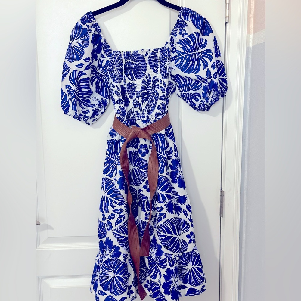 Lark + Grey white and blue leaves dress 💙